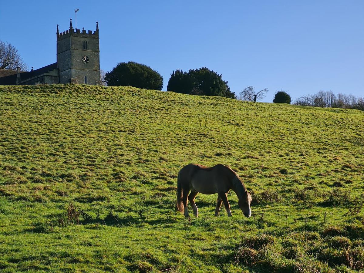 The Dog Inn Old Sodbury Exteriér fotografie
